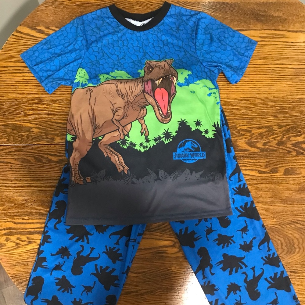 Jurassic World Kid’s Pajama Set, short sleeve top and long pants Size Large